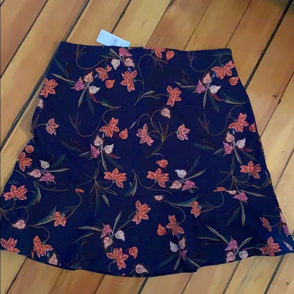NEW Loft Skirt - Picture 2 of 3
